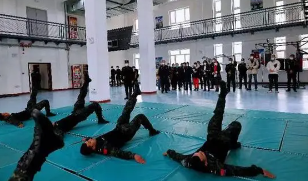 新疆阿瓦提：人大代表受邀進警營觀智慧警務共話平安