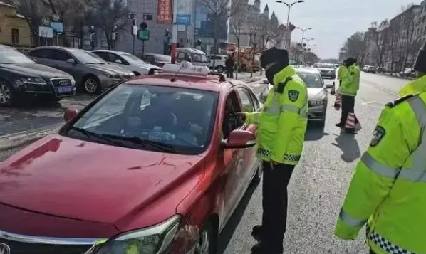 穆棱市公安局交警大隊開展酒駕醉駕集中整治行動