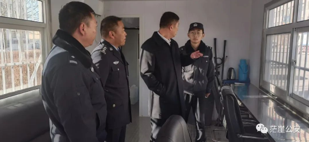 胡生貴深入市區(qū)警務(wù)室督導(dǎo)檢查工作